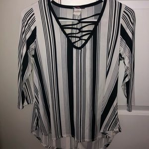 Discreet Black and White Top